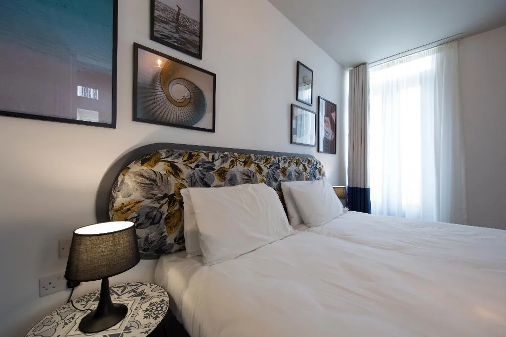 Room, Lady Todd, Malta