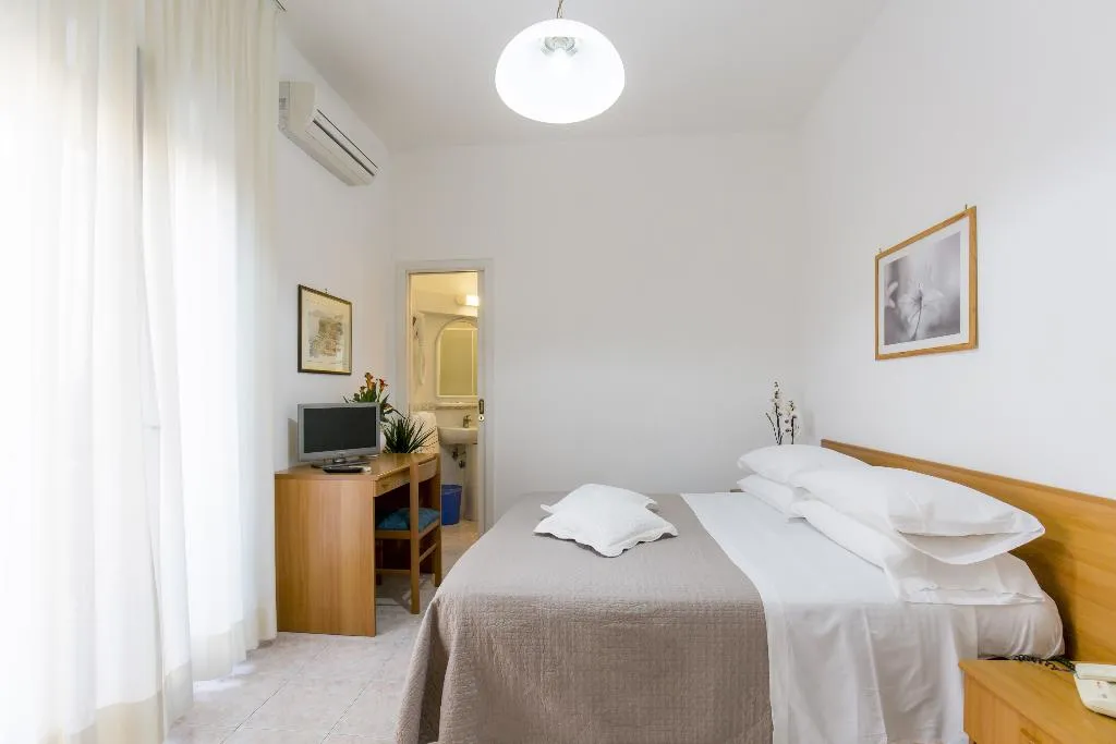 Double or Twin STANDARD Room, Hotel Angelina, Naples