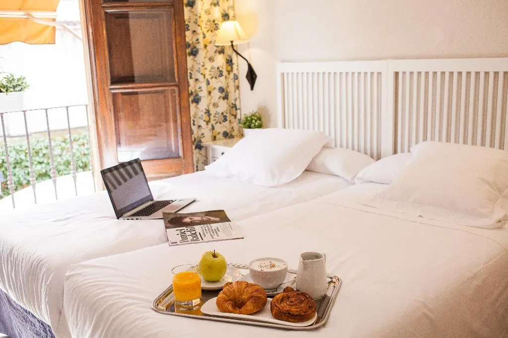 Room, Hostal Miguel De Cervantes, Madrid