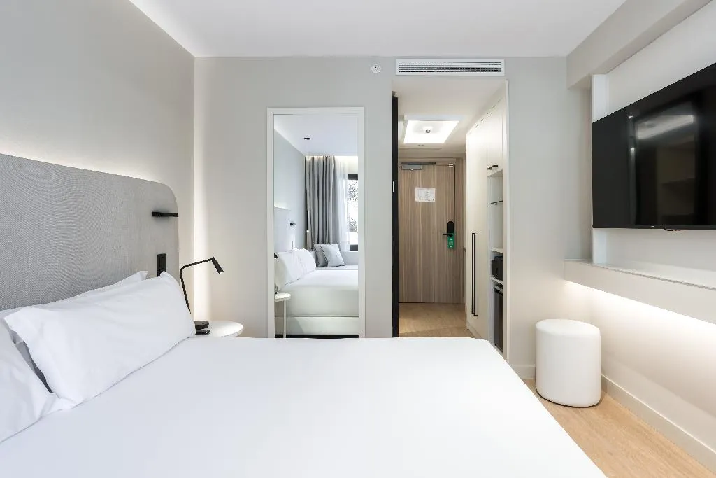 DOUBLE SINGLE USE QUEEN SIZE BED Room, Royal Ramblas, Barcelona