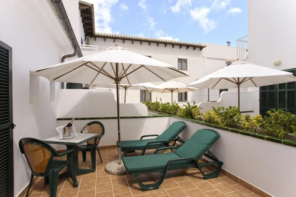 Terrace, Sis Pins, Majorca