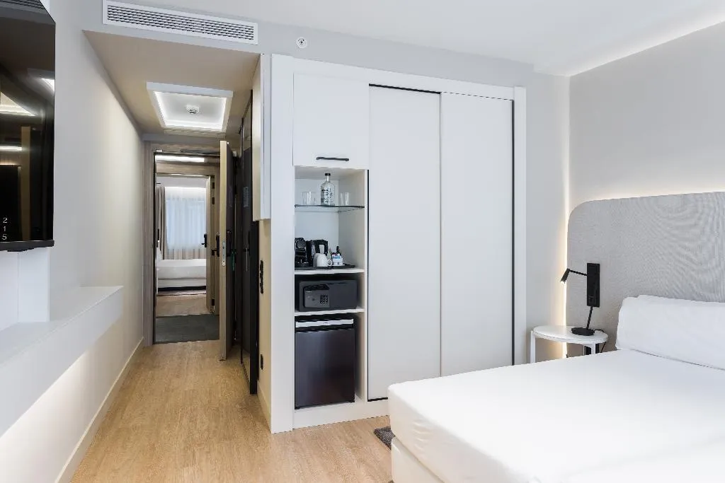 FAMILY ROOM SUPERIOR Room, Royal Ramblas, Barcelona