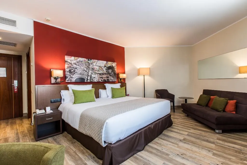 DOUBLE SUPERIOR Room, Leonardo Hotel Barcelona Gran Via, Barcelona