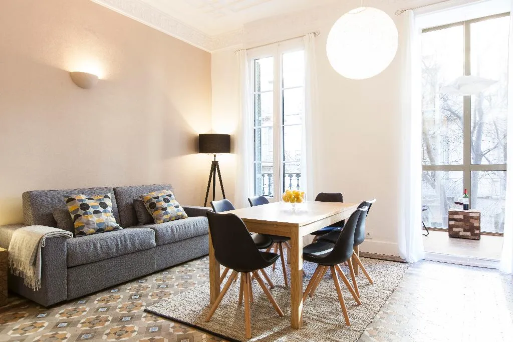 APARTMENT TWO BEDROOMS TWO BATHROOMS Room, Aspasios Urquinaona Design, Barcelona