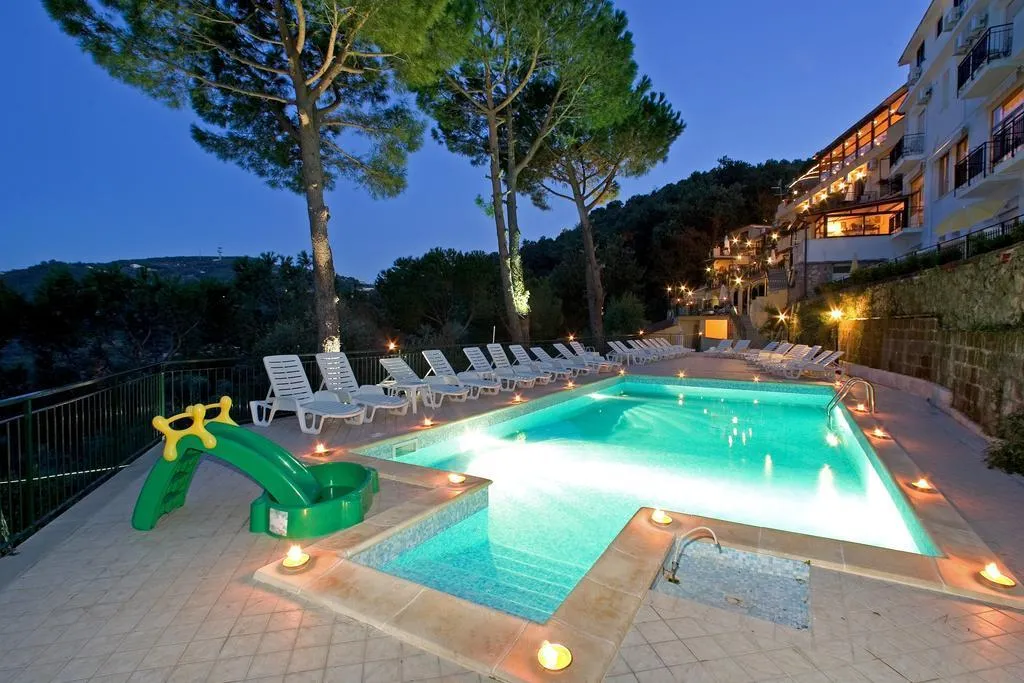 Pool, Residence Le Terrazze Sorrento, Naples