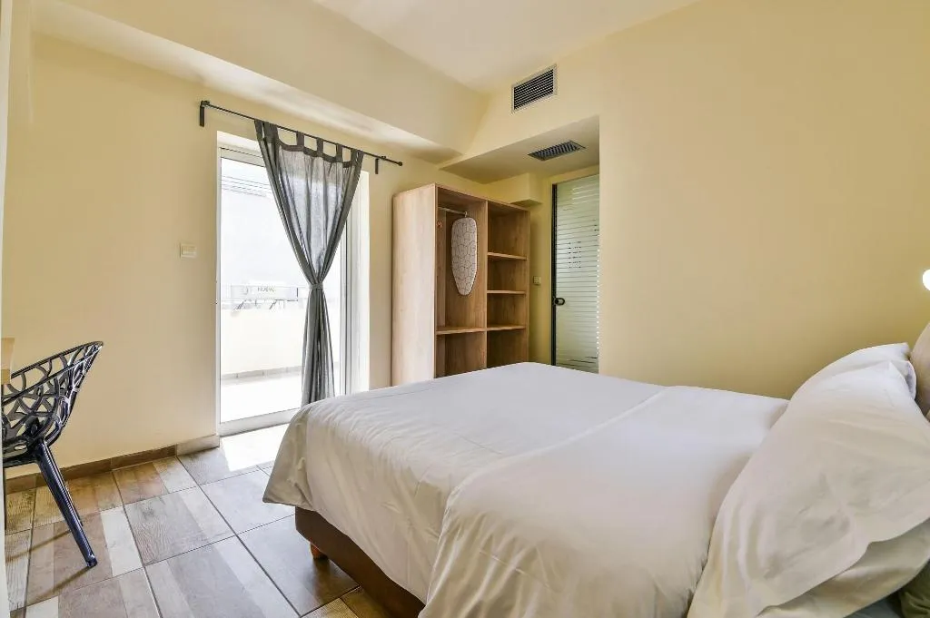 Room, Athens Way Lofts, Athens