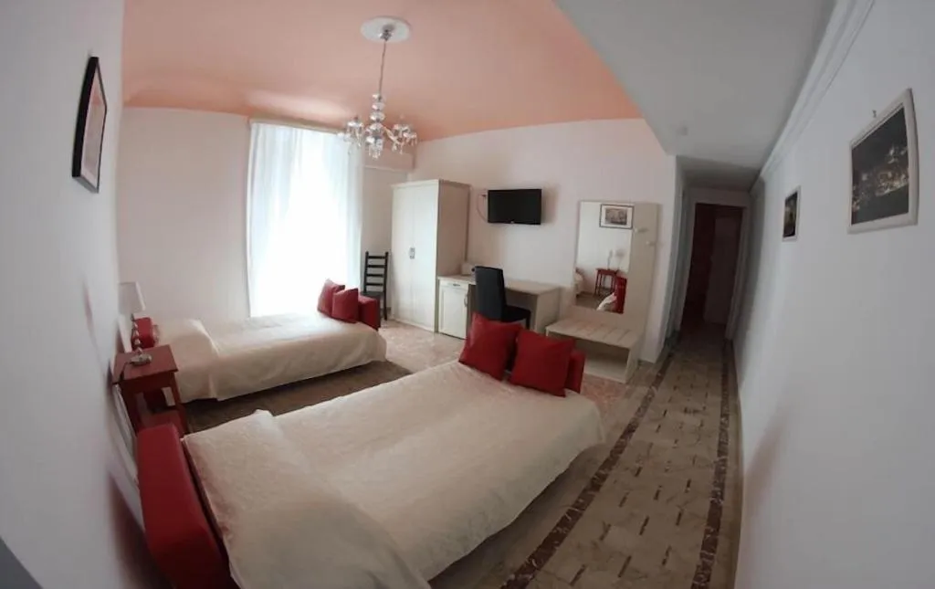 Room, Gualtiero Camere E Suite, Catania