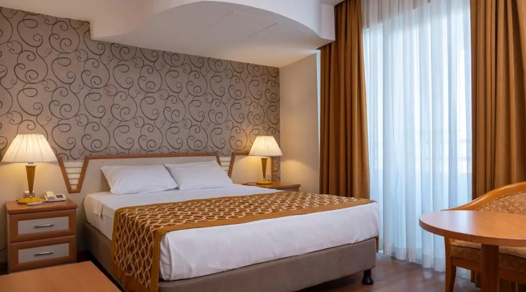 SINGLE POOL VIEW Room, Pine House Hotel, Antalya