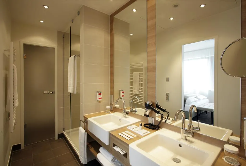 JUNIOR SUITE STANDARD Room, H4 Hotel Berlin Alexanderplatz, Berlin