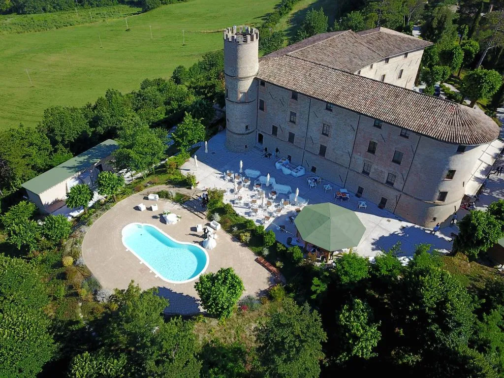 Pool, Castello di Baccaresca, Umbria