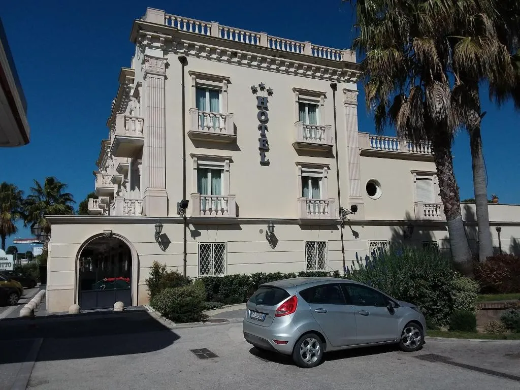 General view, Hotel Al Boschetto, Naples