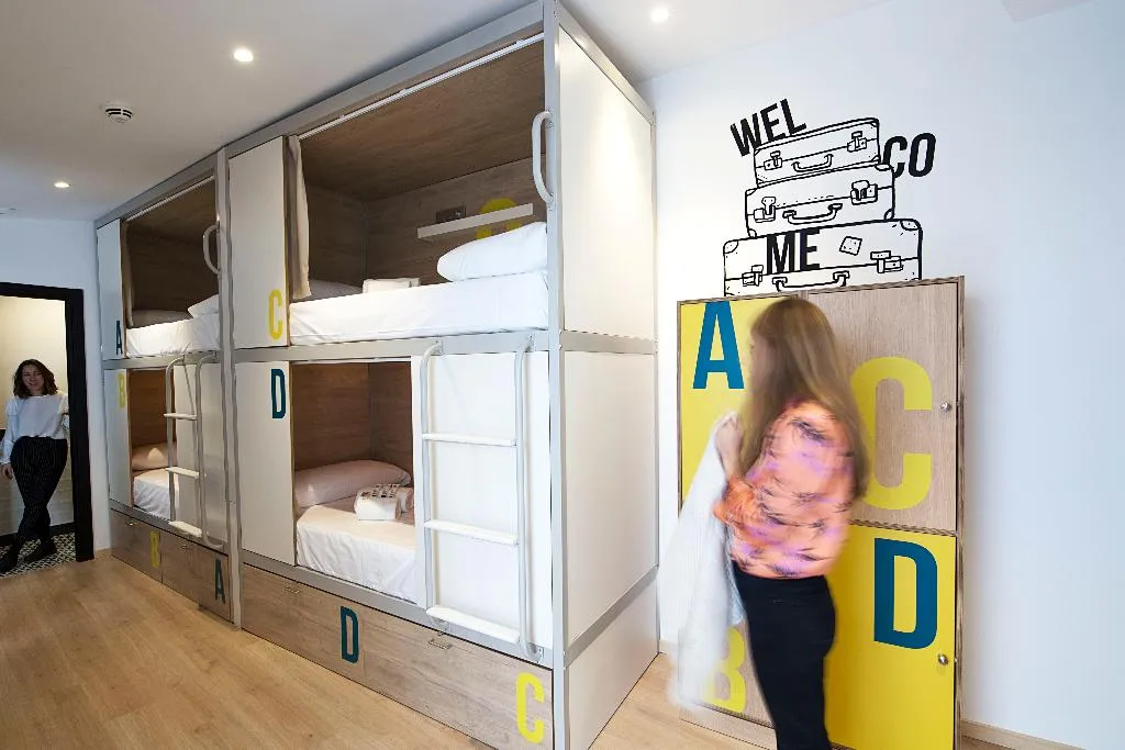 Room CAPACITY 4 ONE BEDROOM Room, U-Sense For You Hostel Sevilla, Seville