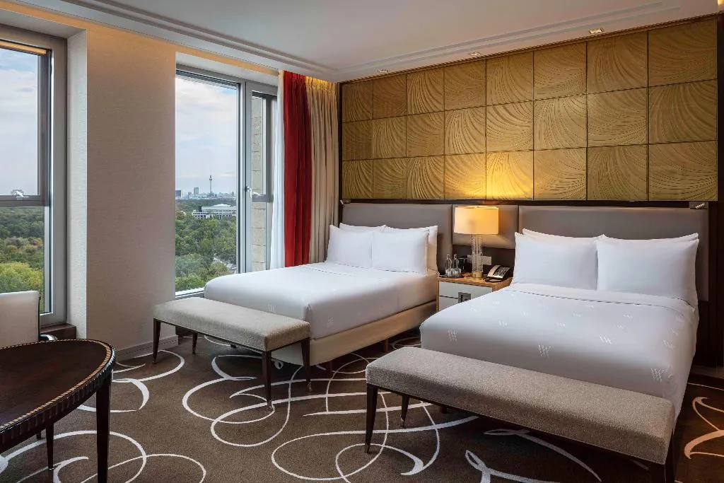 TWIN DELUXE WITH VIEWS Room, Waldorf Astoria Berlin, Berlin