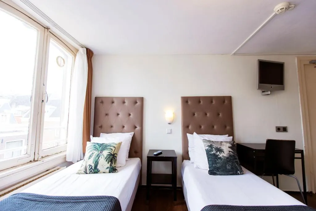 TRIPLE STANDARD Room, Quentin Arrive Hotel, Amsterdam