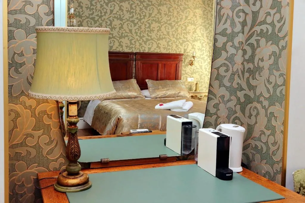 Room, Domus Monamì Luxury Suites, Rome