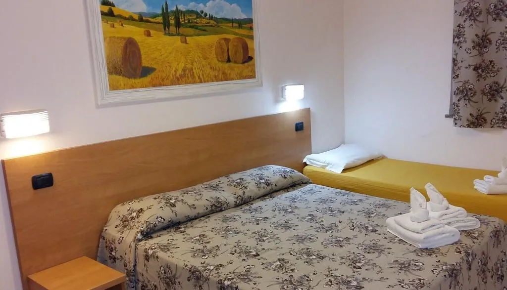 Room, Angelica, Naples