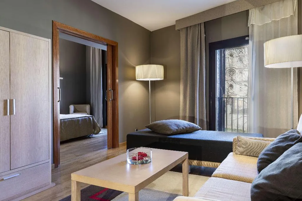 Room, Parador de la Seu d'Urgell, Costa Brava