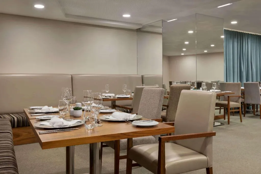 Restaurant, Ramada by Wyndham Lisbon, Lisbon