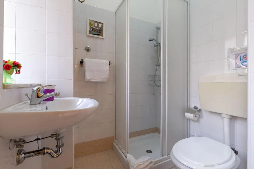 Room, Do Domus, Naples