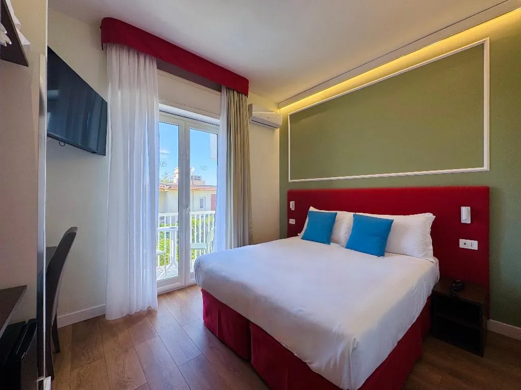 Double or Twin CLASSIC WITH BALCONY Room, Hotel La Pergola, Naples
