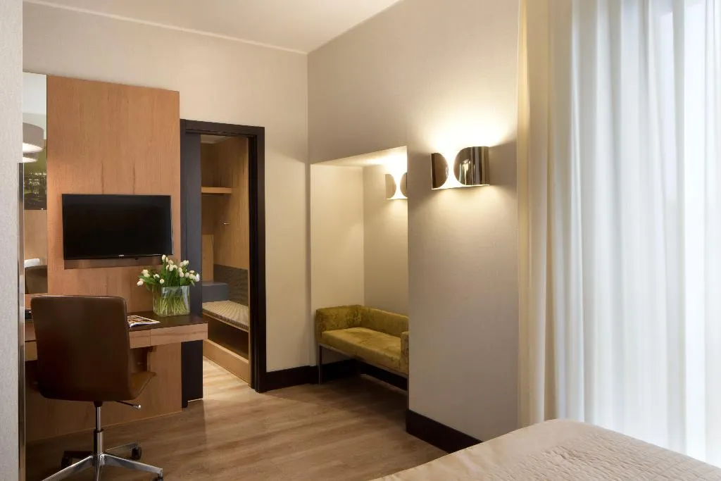 DOUBLE DELUXE WITH VIEWS Room, Starhotels Ritz, Milan