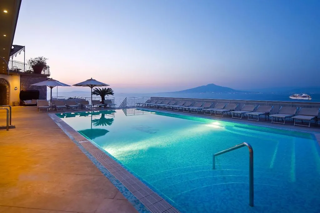 Pool, Belair, Naples