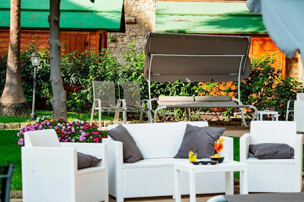 Terrace, Villa Elisio Hotels & Spa, Naples