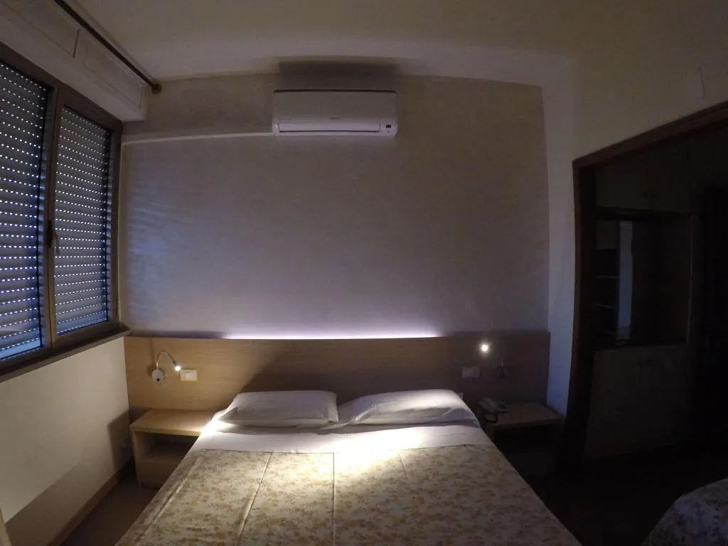 Room, Hotel Nyers, Perugia
