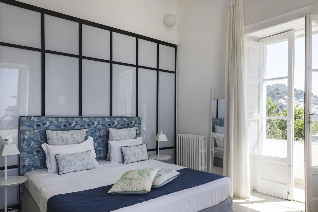 DOUBLE DELUXE SEA VIEW Room, Villa La Pergola Capri, Naples
