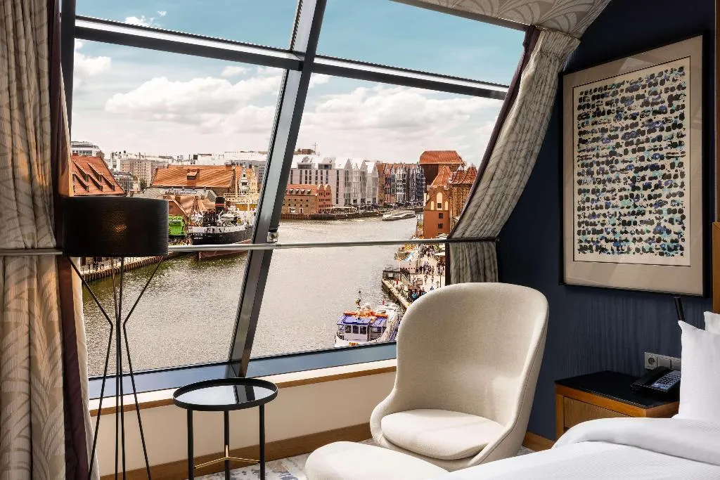 DOUBLE DELUXE RIVER VIEW Room, Hilton Gdansk, Gdansk