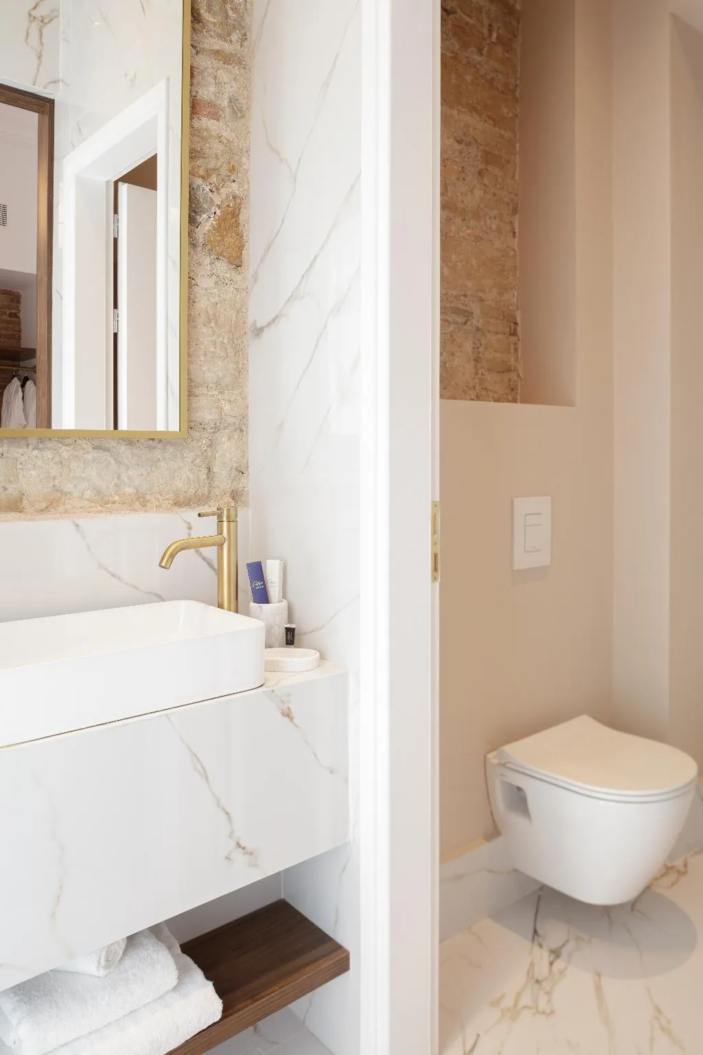 JUNIOR SUITE CITY VIEW Room, La Divina, Athens