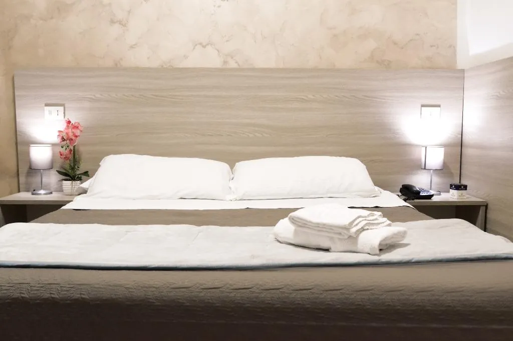 DOUBLE SINGLE USE STANDARD Room, Colombo, Naples