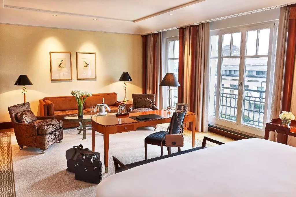 JUNIOR SUITE WITH VIEWS Room, Adlon Kempinski Berlin, Berlin