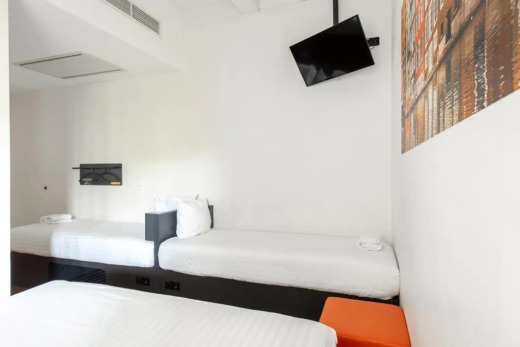 FAMILY ROOM Accessible Room, easyHotel Amsterdam City Centre South, Amsterdam