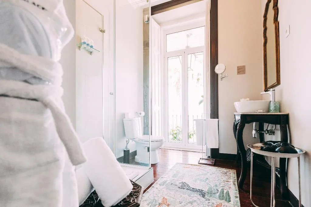 DOUBLE WITH JACUZZI Room, Torel Palace Lisboa, Lisbon