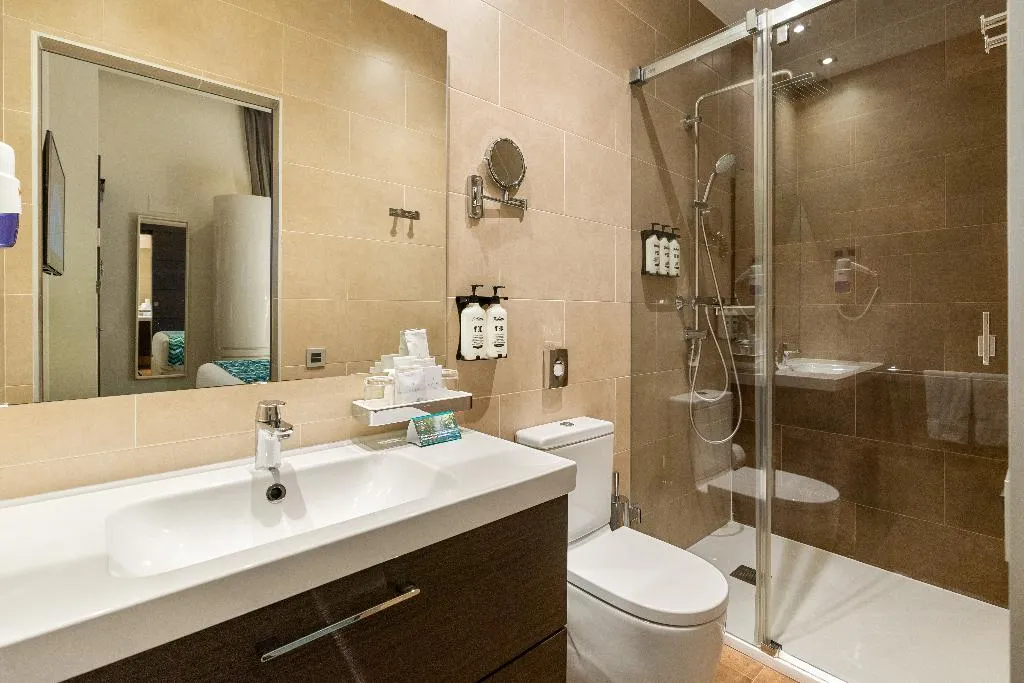 SUITE POOL VIEW Room, Hotel Indigo Barcelona Plaza Catalunya, Barcelona