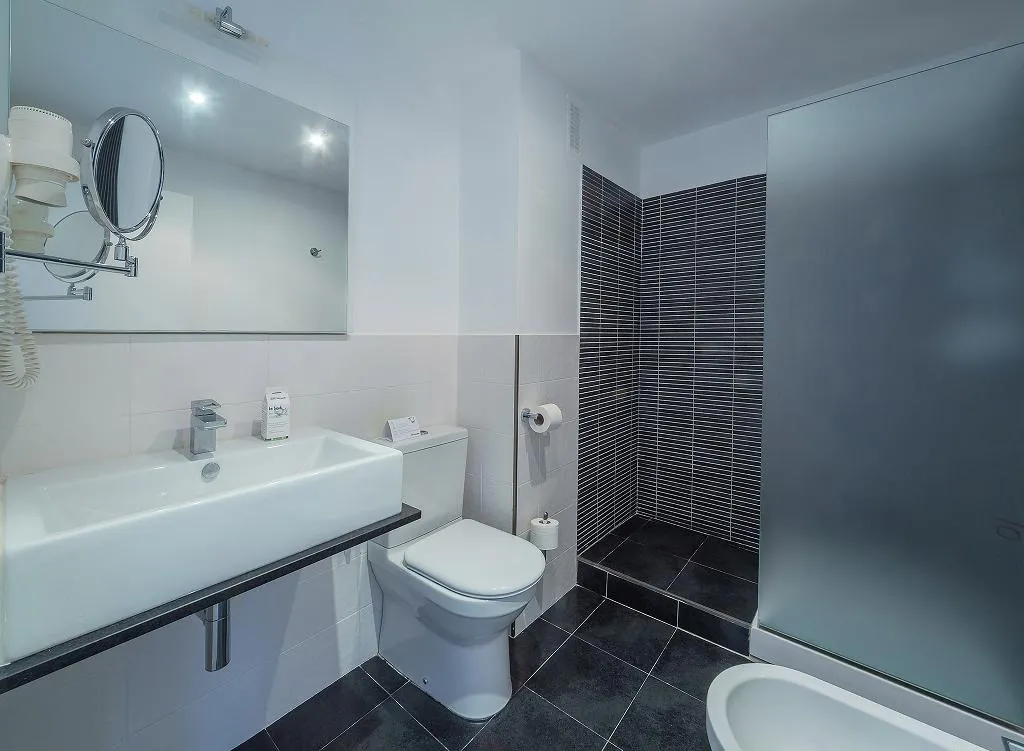 APARTMENT DELUXE THREE BEDROOM Room, Caprice Skyline Aparthotel, Menorca