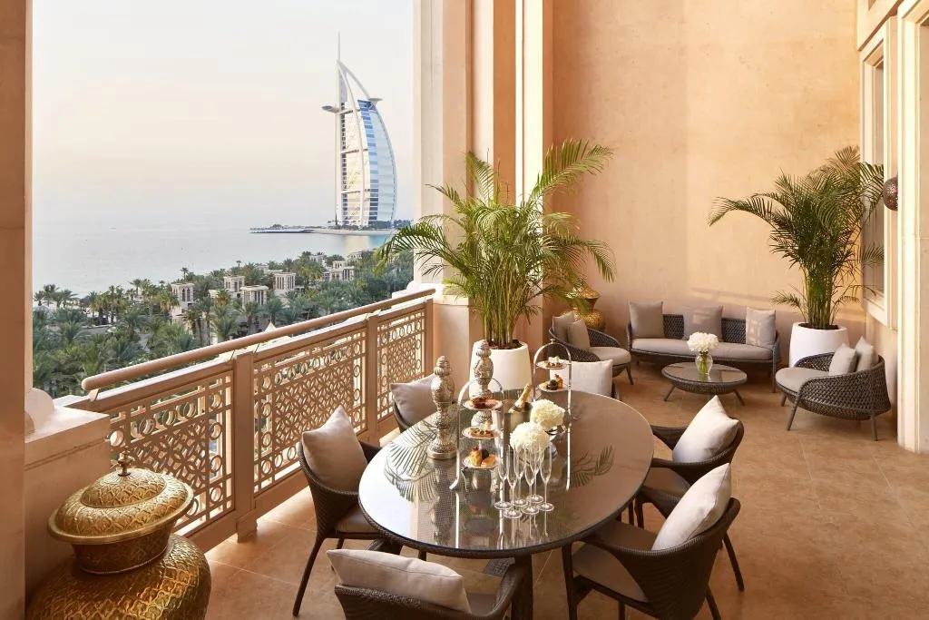 SUITE KING SIZE BED Room, Jumeirah Al Qasr Dubai, Dubai