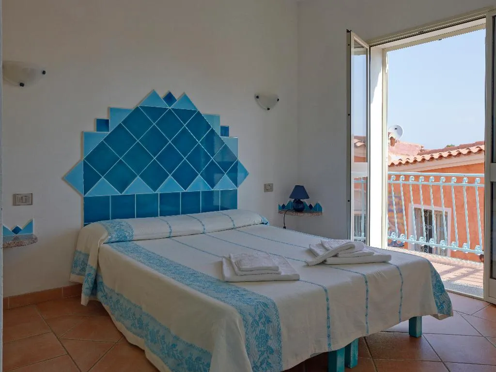 APARTMENT SEA VIEW CAPACITY 5 Room, Lu Nibareddu Aparthotel, Olbia