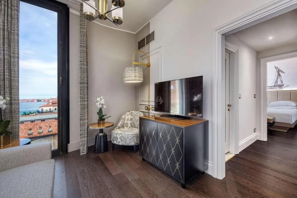 Room, Hilton Molino Stucky Venice, Venice
