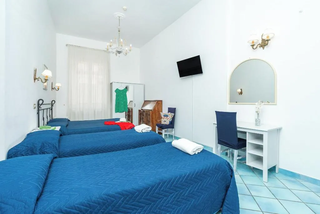FAMILY ROOM WITH DOUBLE BED Room, Fontana, Naples
