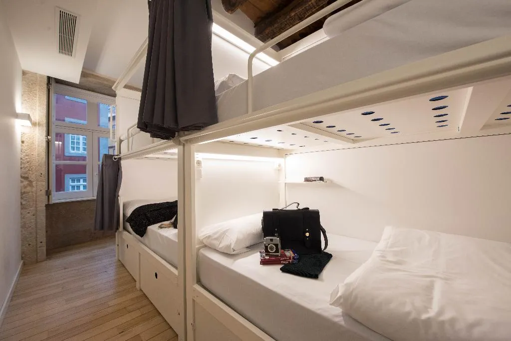 Bed in dormitory FEMALE ROOM CAPACITY 8 Room, Bluesock Hostels Porto, Porto