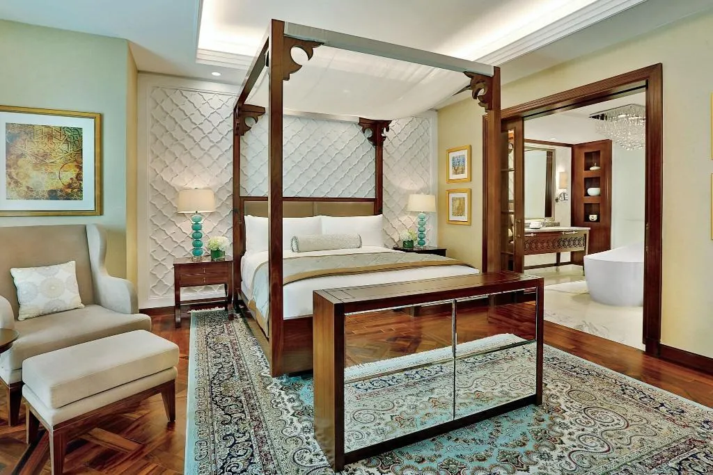SUITE CLUB Room, The Ritz-Carlton, Dubai, Dubai
