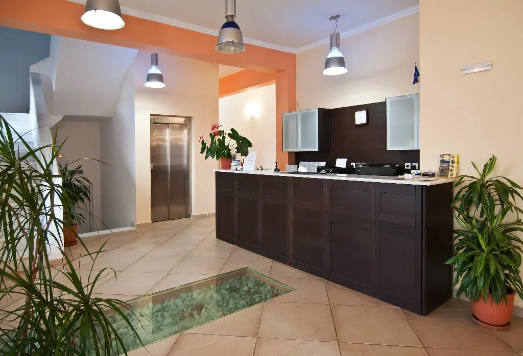 Lobby, Romantica, Kythira