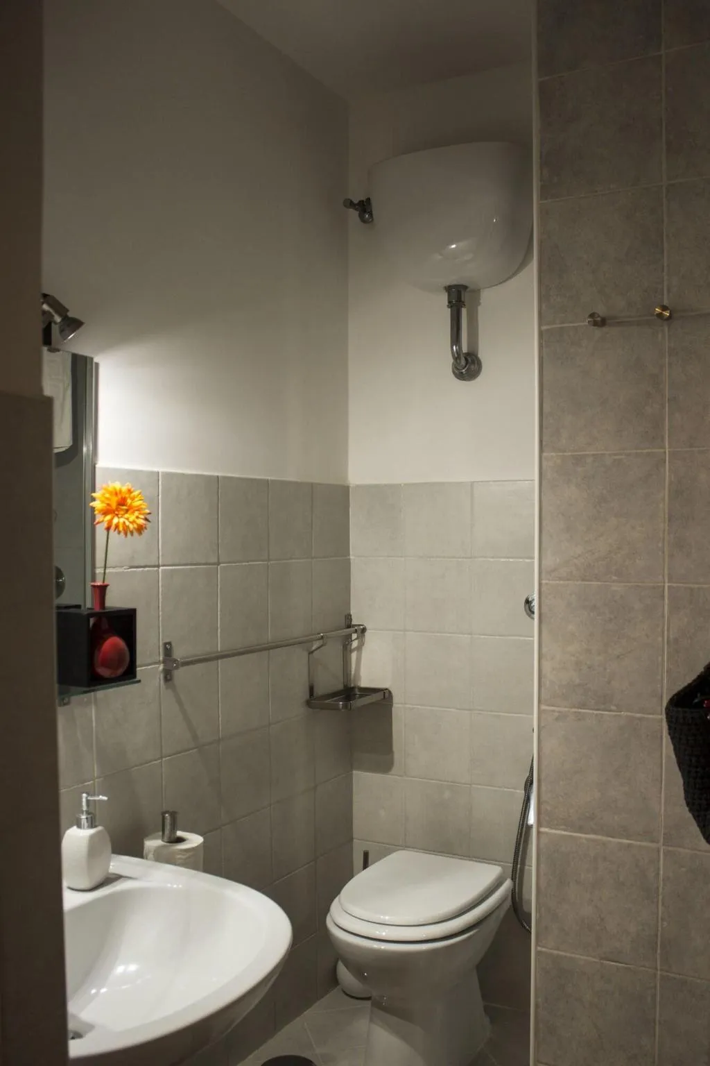 Room, Sui Tetti Di Napoli, Naples