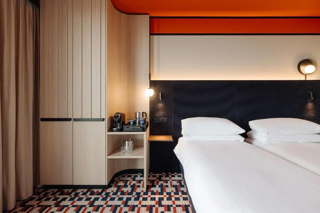 Room, DoubleTree by Hilton Amsterdam Centraal Station, Amsterdam
