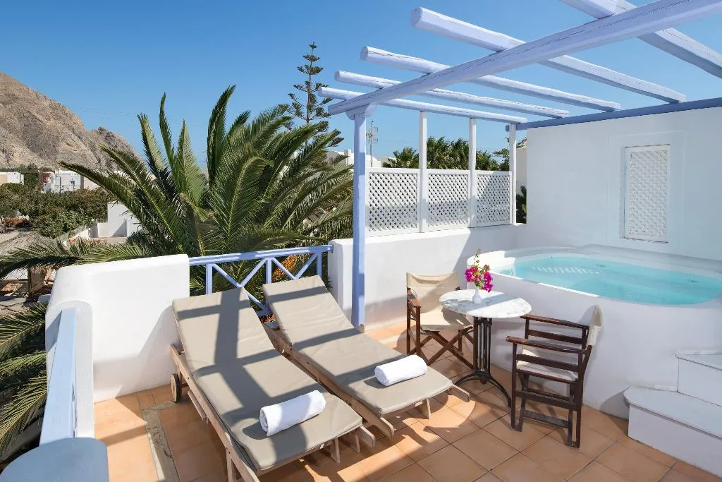 STUDIO WITH JACUZZI Room, Meltemi Suites, Santorini