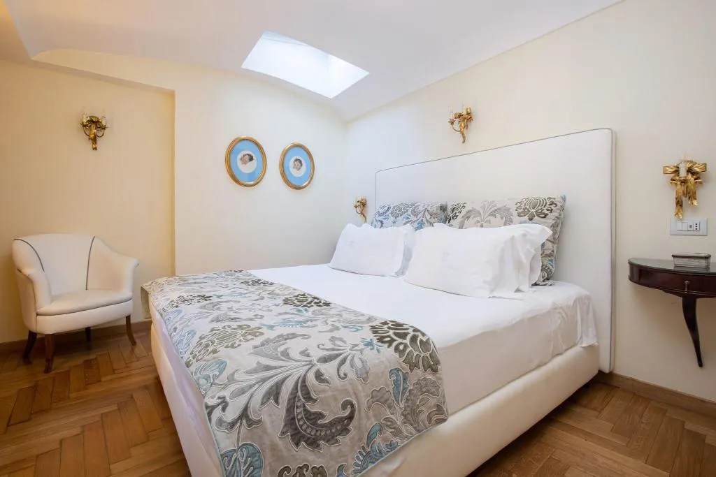 DOUBLE CLASSIC QUEEN BED Room, Palazzo Marziale, Naples