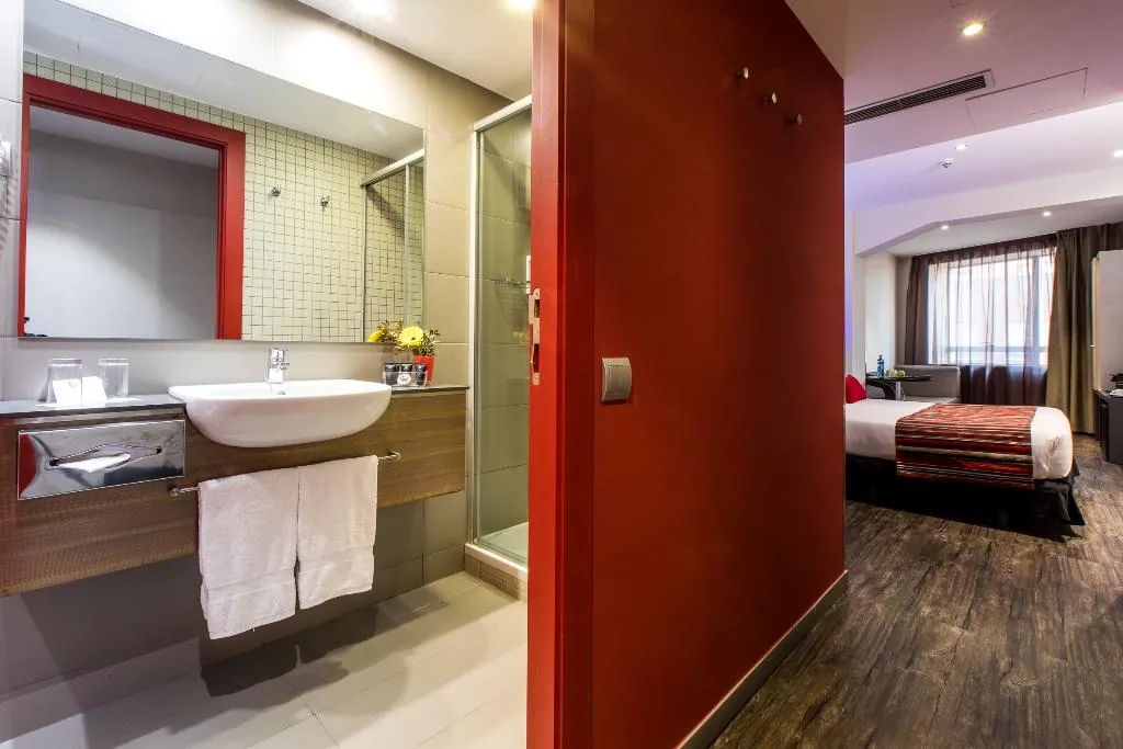 Double or Twin SUPERIOR Room, Leonardo Boutique Hotel Barcelona Sagrada Familia, Barcelona