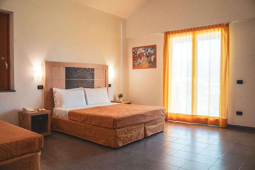 TRIPLE CLASSIC Room, VOI Baia di Tindari Resort, Catania